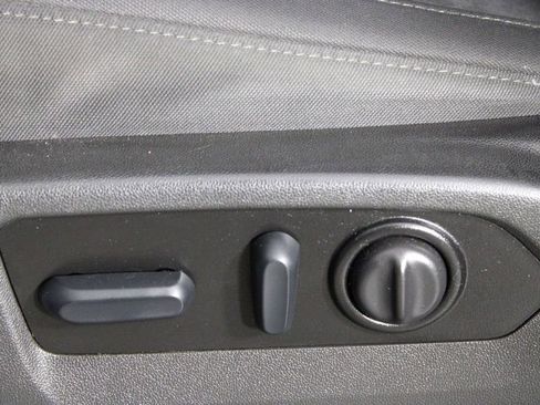 Used 2022 Chevrolet Silverado 1500 Custom w/ Safety Confidence Package image 18