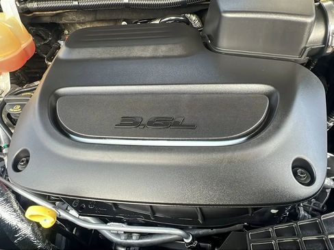 Used 2019 Chrysler Pacifica Touring-L Plus image 37