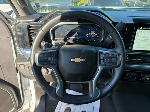 Used 2025 Chevrolet Silverado 2500 LT w/ Convenience Package image 5