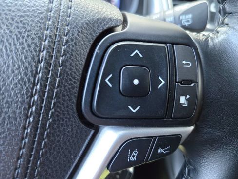 Used 2018 Toyota Highlander Limited FWD image 19