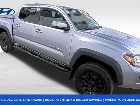 Used 2019 Toyota Tacoma TRD Off-Road image 2