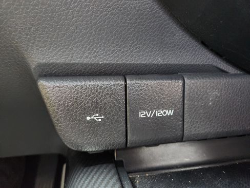 Used 2022 Toyota Camry LE image 33