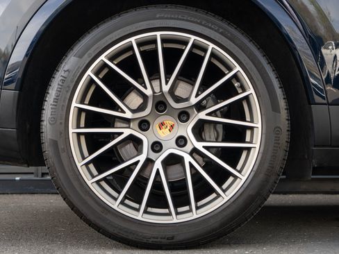 Certified 2023 Porsche Cayenne S image 13