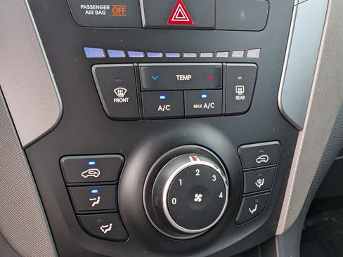 Used 2018 Hyundai Santa Fe Sport FWD image 30