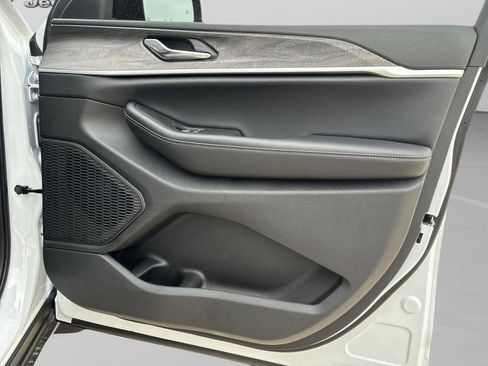 New 2026 Jeep Grand Cherokee L 4WD image 29