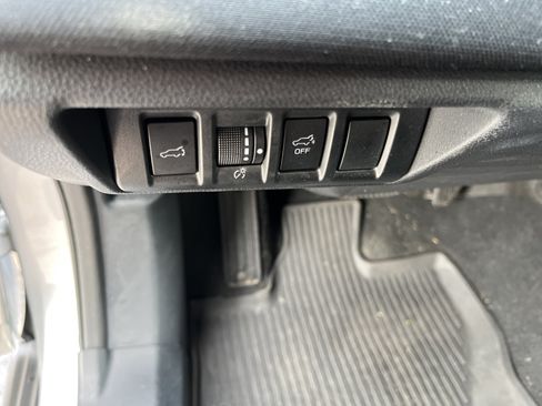 Used 2024 Subaru Outback Premium AWD/4WD image 18