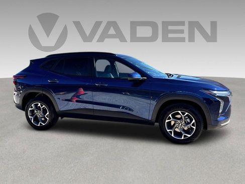 Used 2024 Chevrolet Trax LT FWD image 24
