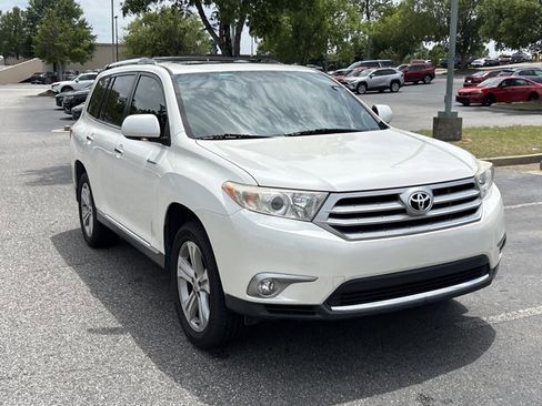 Used 2013 Toyota Highlander Limited FWD image 3