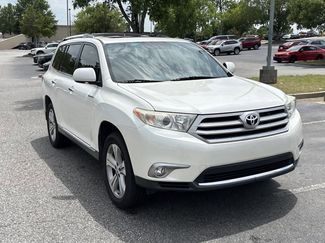 Used 2013 Toyota Highlander Limited FWD video 3
