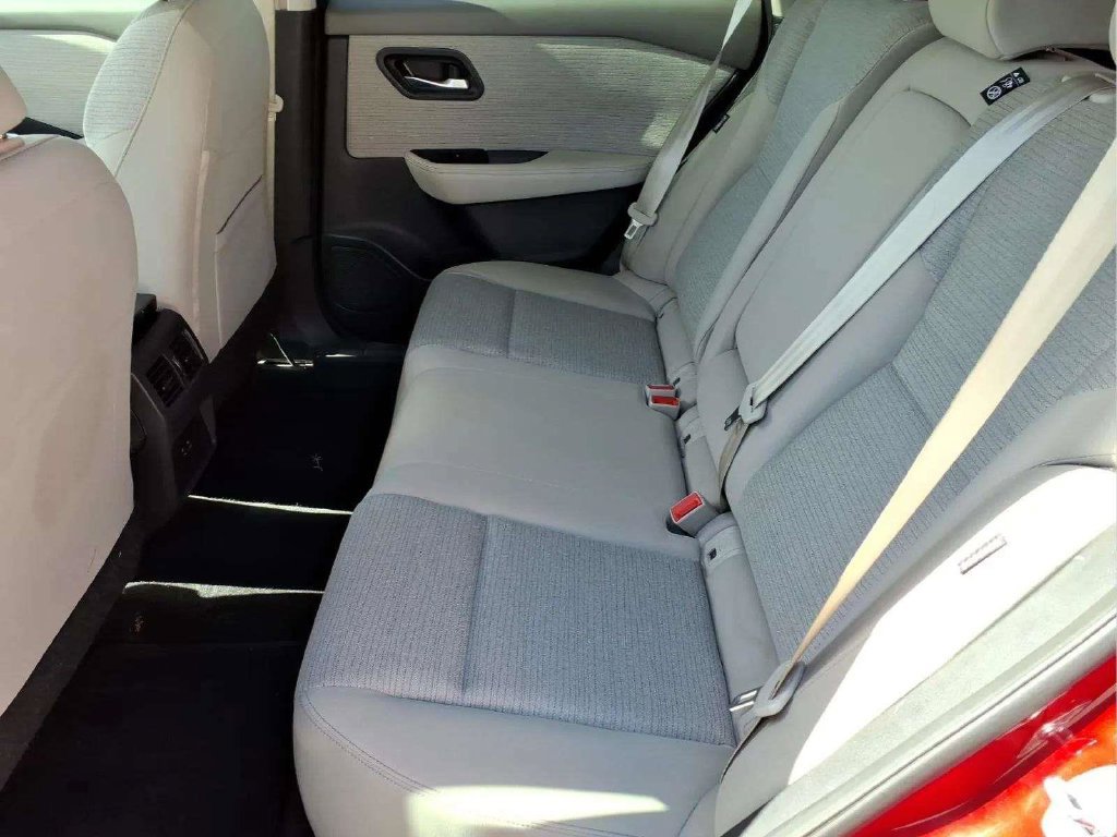 Used 2023 Nissan Rogue SV FWD image 12