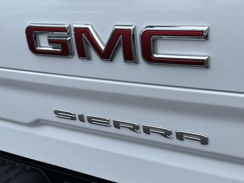 Used 2025 GMC Sierra 1500 SLT w/ SLT Premium Package AWD/4WD image 8