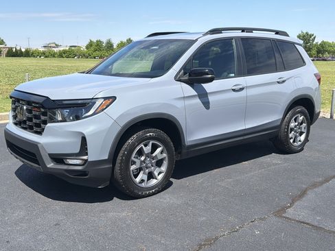 Certified 2022 Honda Passport TrailSport image 5
