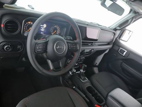 Used 2024 Jeep Wrangler Unlimited Rubicon image 17