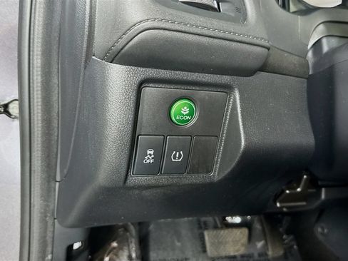 Used 2021 Honda HR-V LX image 11