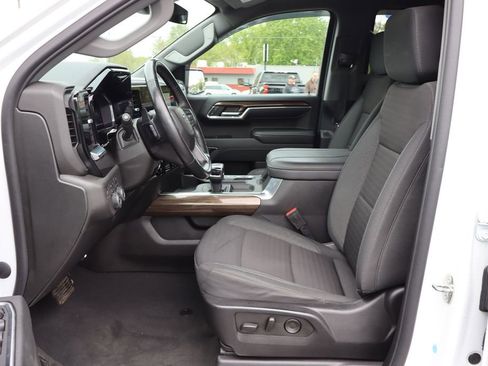 Used 2023 Chevrolet Silverado 1500 RST w/ Z71 Off-Road Package AWD/4WD image 5