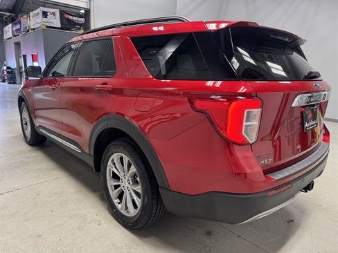 Used 2023 Ford Explorer XLT w/ Equipment Group 202A AWD/4WD image 5