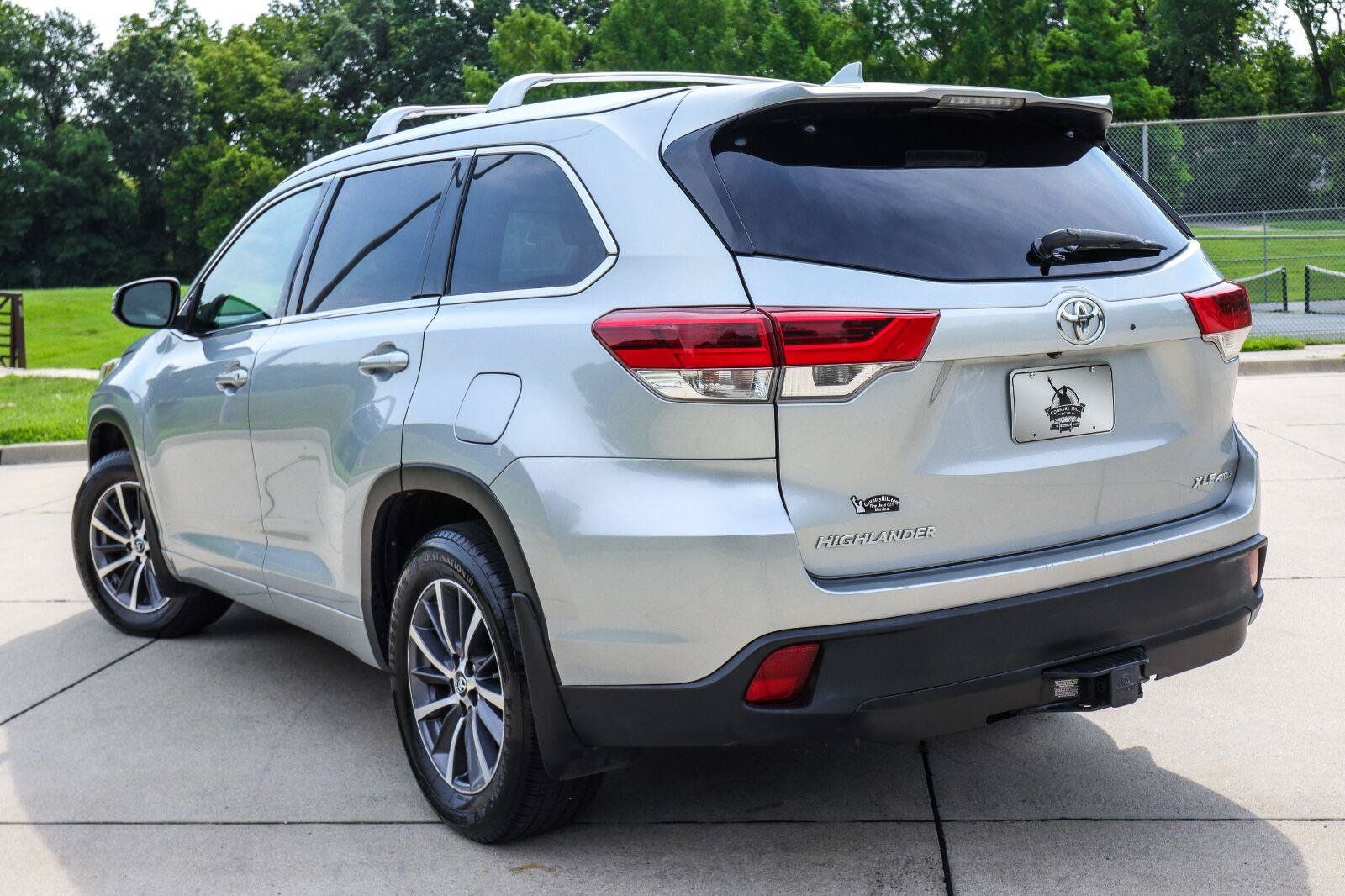 Used 2018 Toyota Highlander XLE AWD/4WD image 18