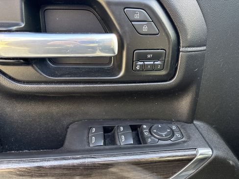 Used 2021 Chevrolet Silverado 2500 LTZ w/ LTZ Convenience Package image 9