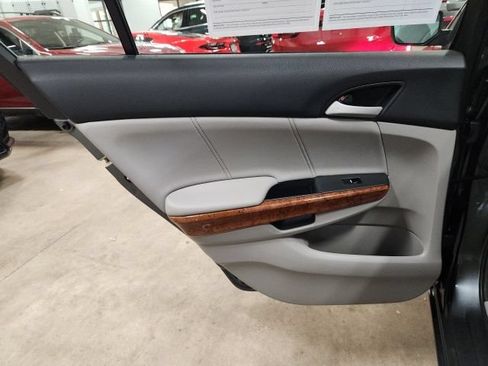 Used 2011 Honda Accord EX-L image 24