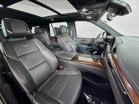 Used 2021 Cadillac Escalade Premium Luxury image 29