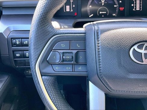 Certified 2025 Toyota Tacoma SR5 w/ SR5 Upgrade Package AWD/4WD image 12