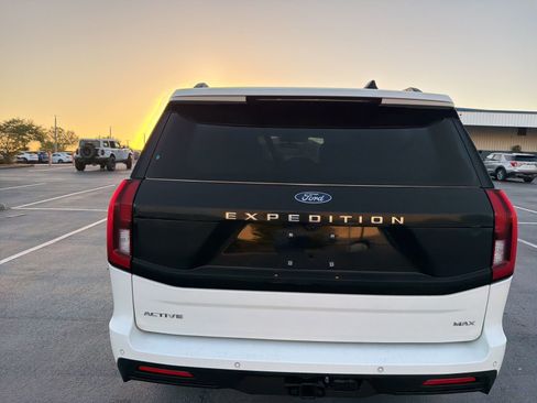 Used 2025 Ford Expedition Max Active image 4