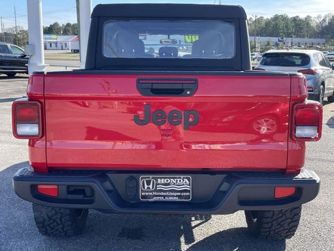 Used 2023 Jeep Gladiator Sport image 3