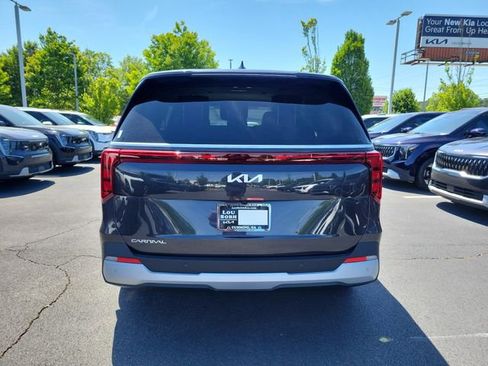 New 2026 Kia Carnival FWD image 5