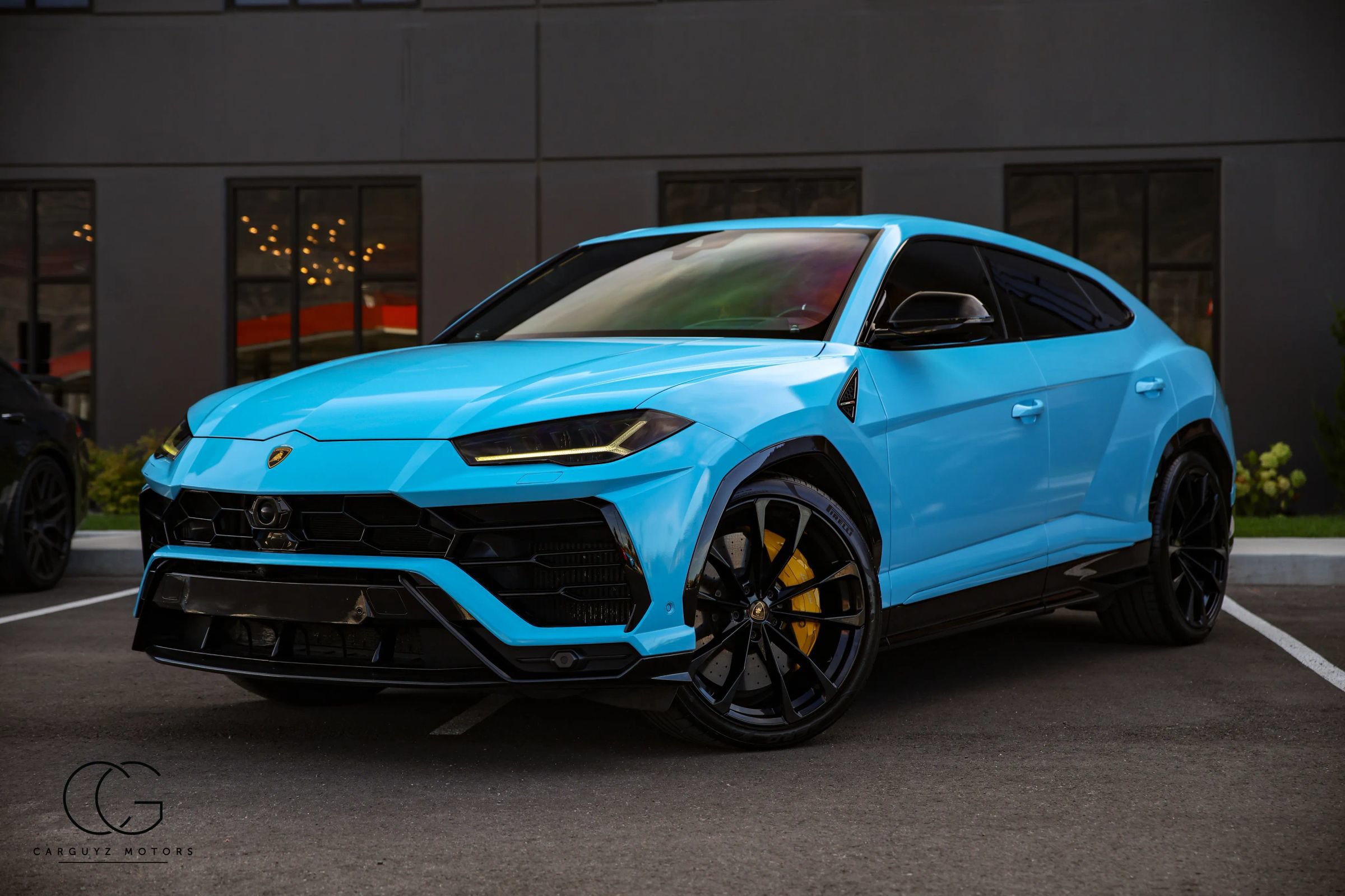 Used 2019 Lamborghini Urus AWD/4WD image 3