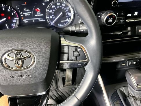 Used 2021 Toyota Highlander XSE FWD image 15