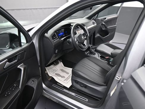 Used 2024 Volkswagen Tiguan SE R-Line FWD image 41