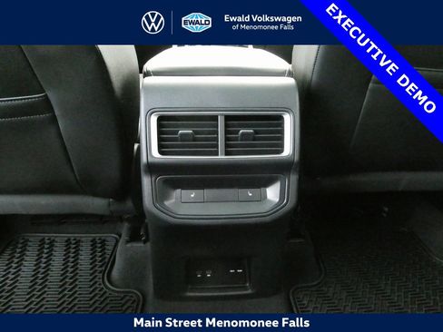 New 2025 Volkswagen Atlas Cross Sport SEL R-Line image 41