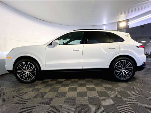 Certified 2025 Porsche Cayenne image 2