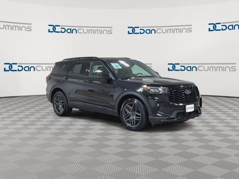Used 2025 Ford Explorer ST AWD/4WD image 3