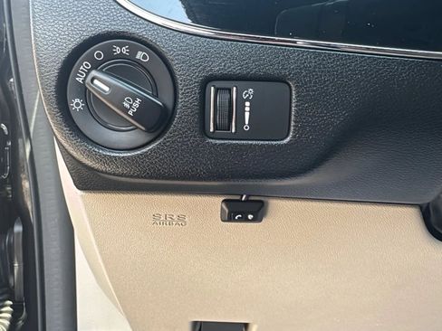 Used 2020 Dodge Grand Caravan SXT FWD image 16