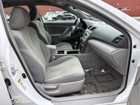Used 2009 Toyota Camry LE FWD image 15