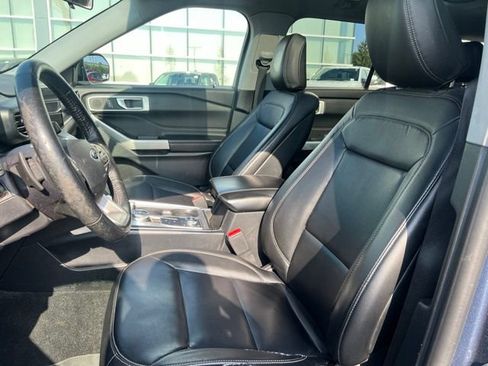 Used 2020 Ford Explorer XLT w/ Equipment Group 202A AWD/4WD image 22