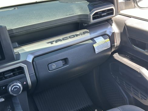 Used 2025 Toyota Tacoma TRD Sport AWD/4WD image 17