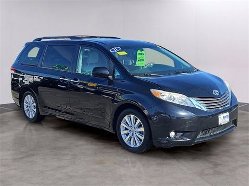 Used 2011 Toyota Sienna XLE image 11
