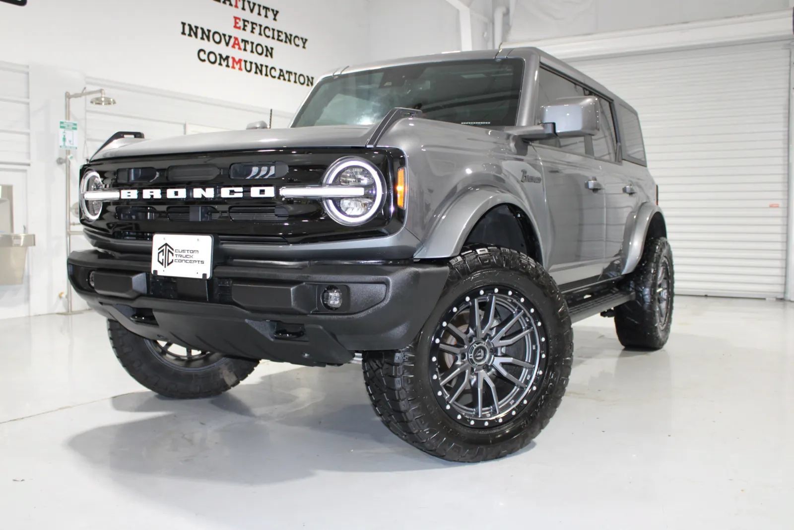 Used 2024 Ford Bronco Outer Banks AWD/4WD image 1
