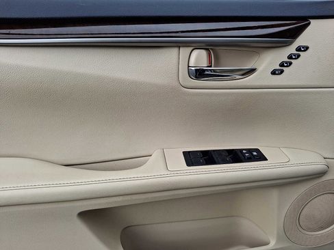 Used 2015 Lexus ES 350 w/ Premium Package image 9