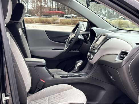 Used 2022 Chevrolet Equinox LS w/ LS Convenience Package image 7