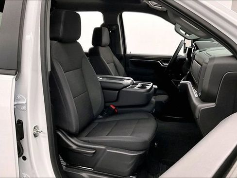 Used 2025 Chevrolet Silverado 2500 LT w/ Convenience Package image 8