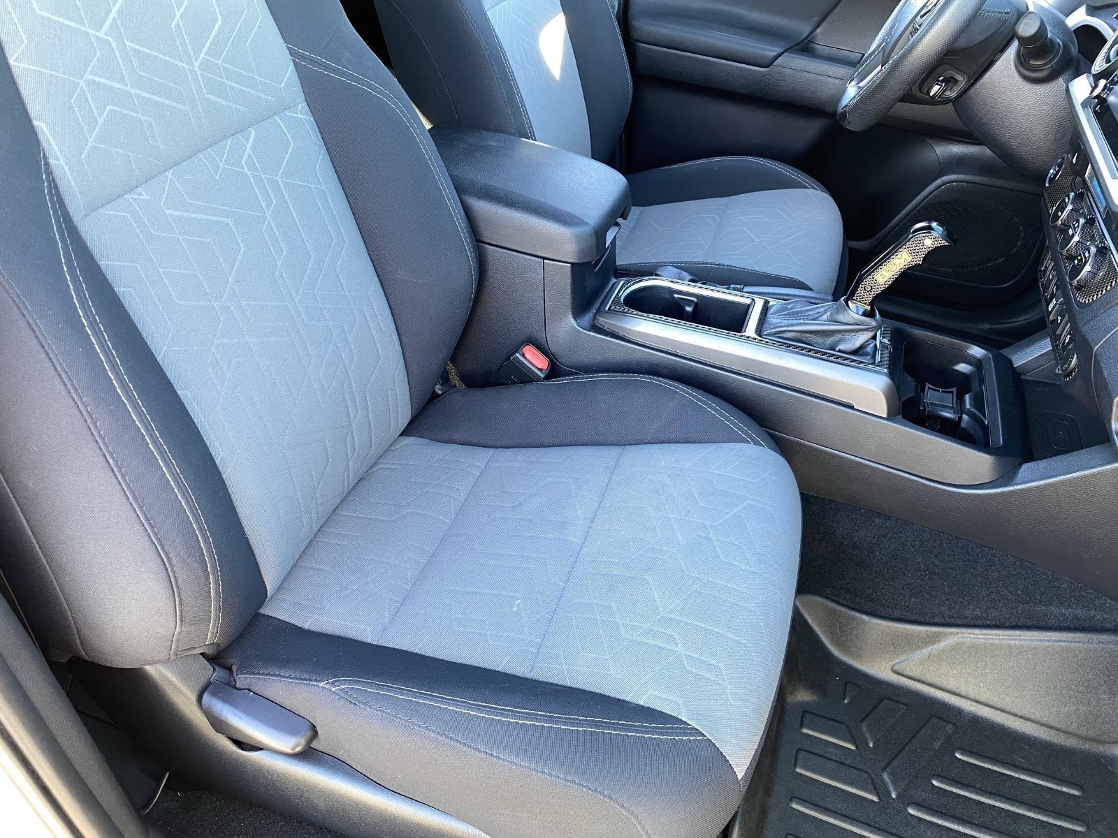Used 2021 Toyota Tacoma TRD Off-Road w/ Technology Package RWD image 9