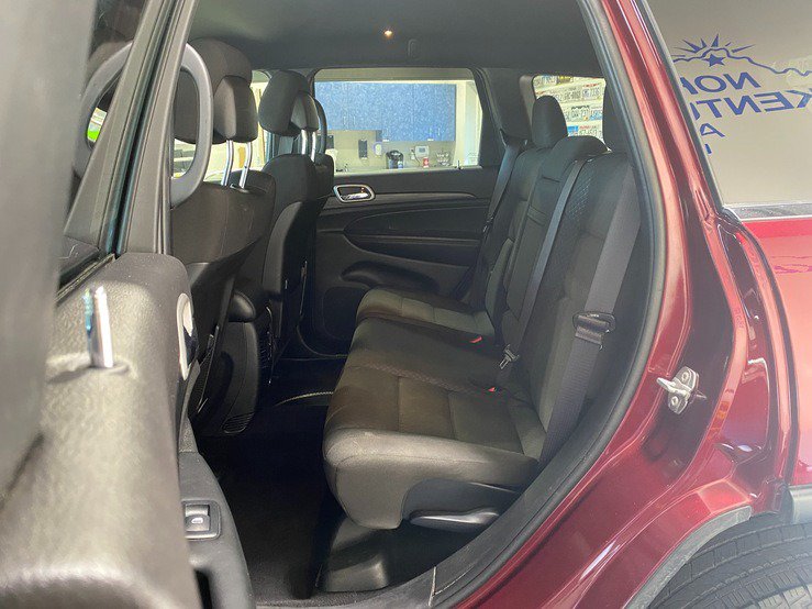 Used 2021 Jeep Grand Cherokee Laredo AWD/4WD image 18