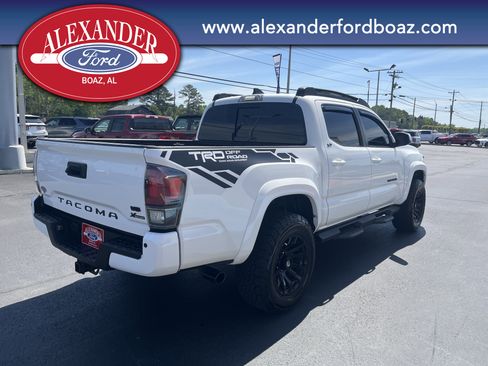 Used 2022 Toyota Tacoma TRD Sport w/ Technology Package RWD image 4