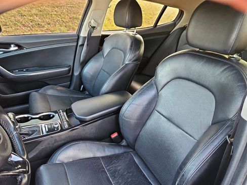 Used 2018 Kia Stinger Premium image 10