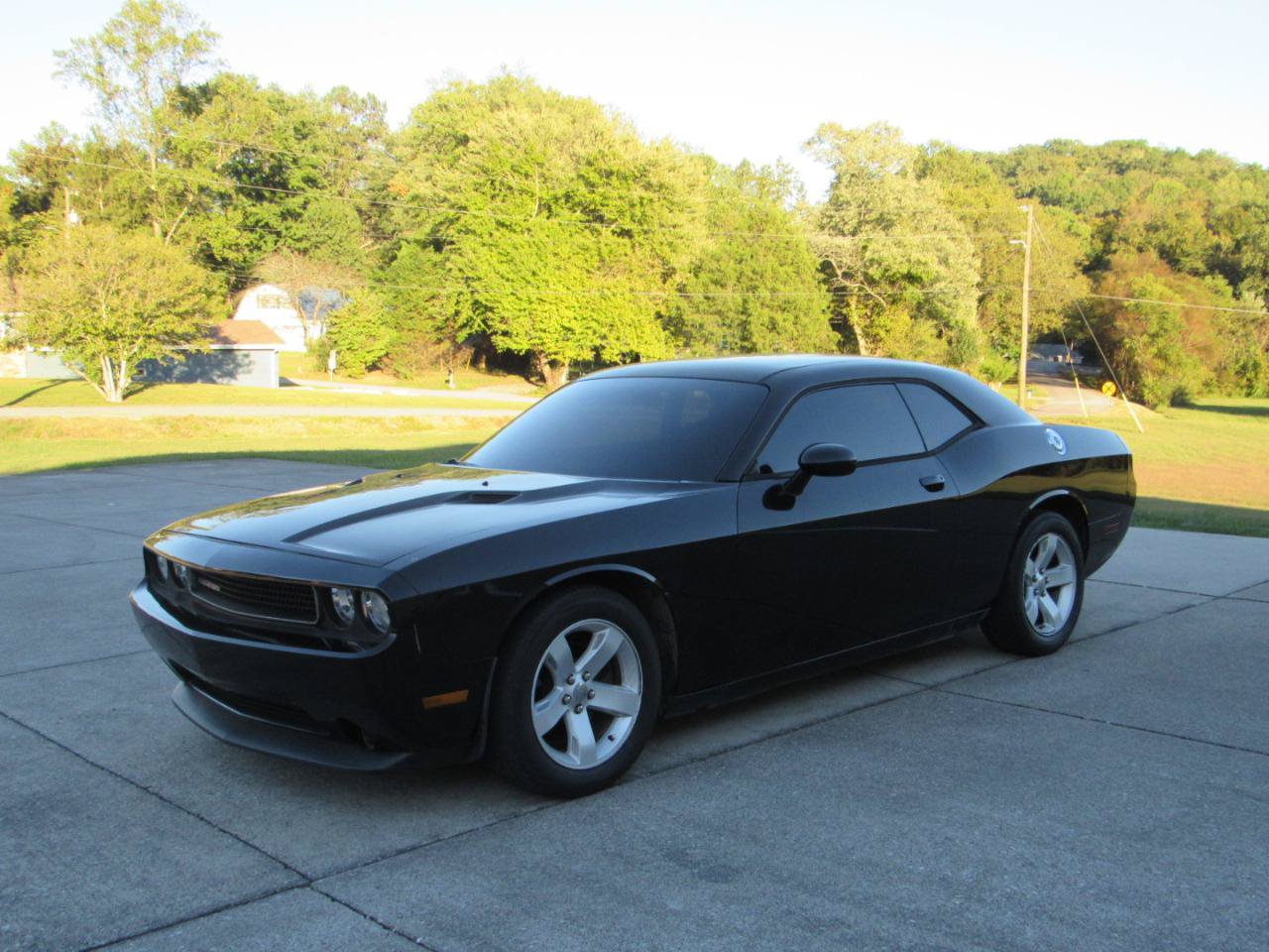 Used 2013 Dodge Challenger SXT RWD image 3