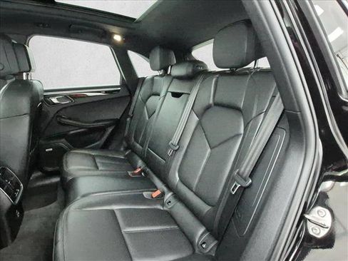 Certified 2022 Porsche Macan AWD/4WD image 22