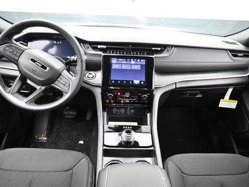 New 2026 Jeep Grand Cherokee L 4WD image 13